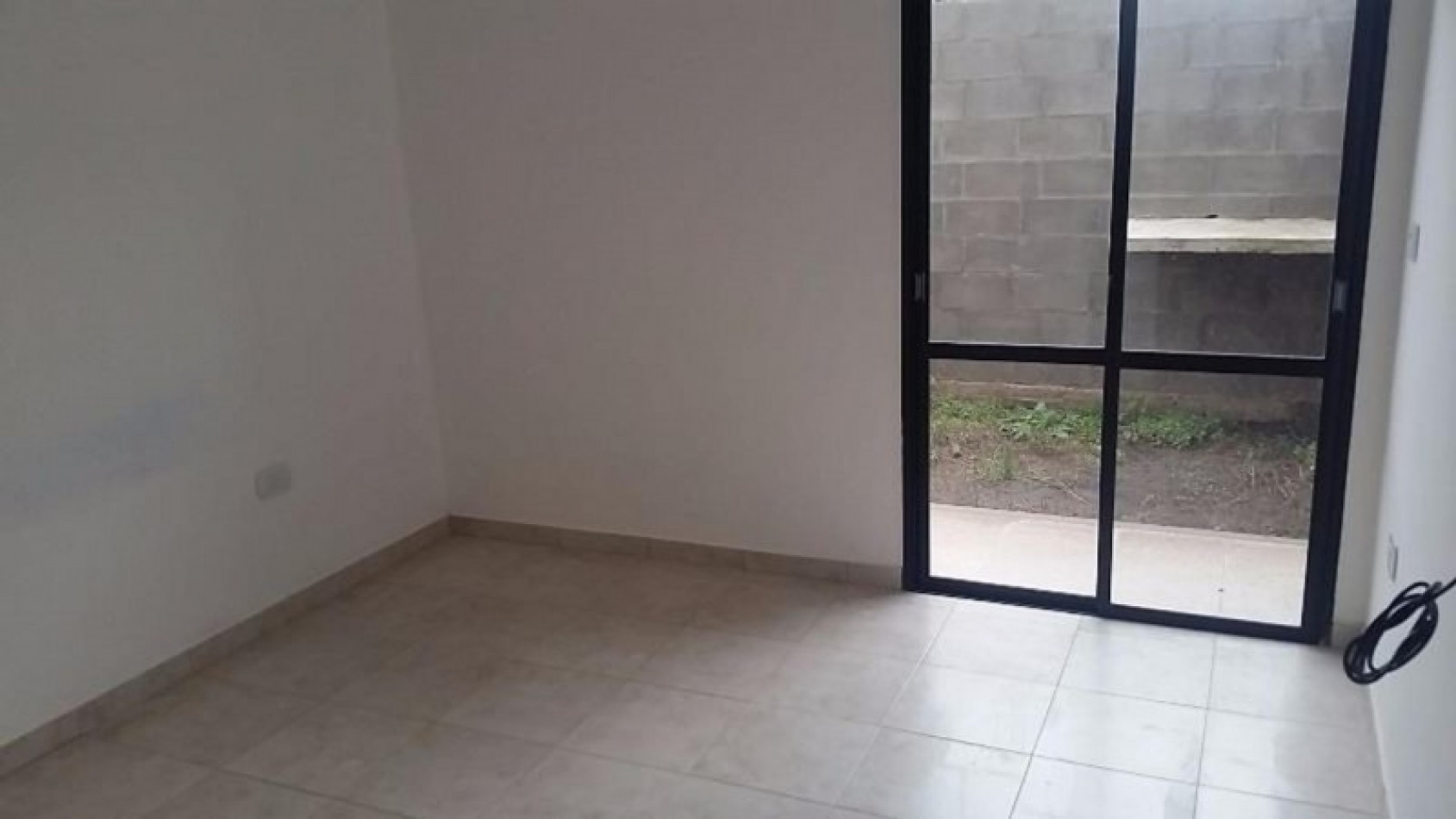 DOS AMBIENTES CON PATIO SAN MIGUEL CENTRO ( SIN EXPENSAS)