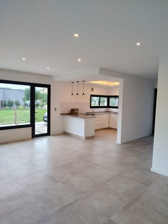 Casa en oportunidad en Santa Emilia