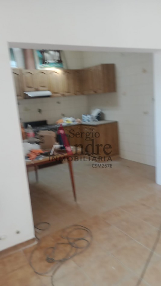 TRES AMBIENTES CON COCHERA Y PATIO CALLE CORONEL SUAREZ 1643 JOSE C PAZ 